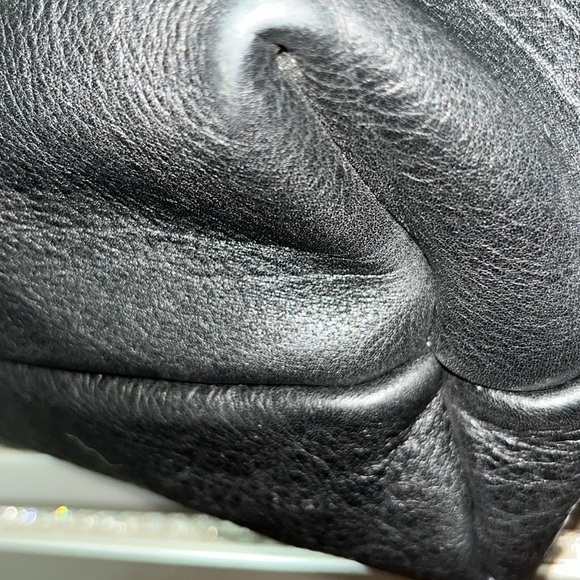 Portland Leather Classic Black Tote - Picture 4 of 7